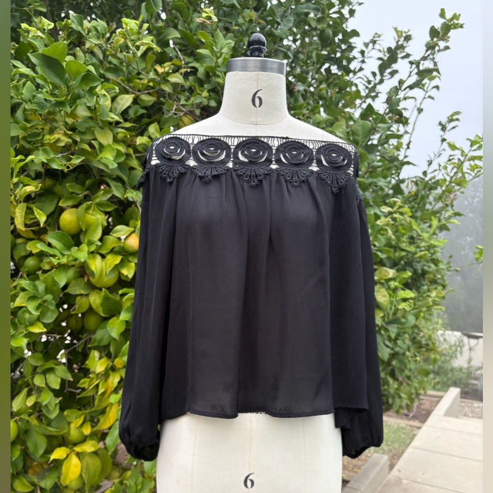 Stone Cold Fox elegant off-the-shoulder blouse - size XS